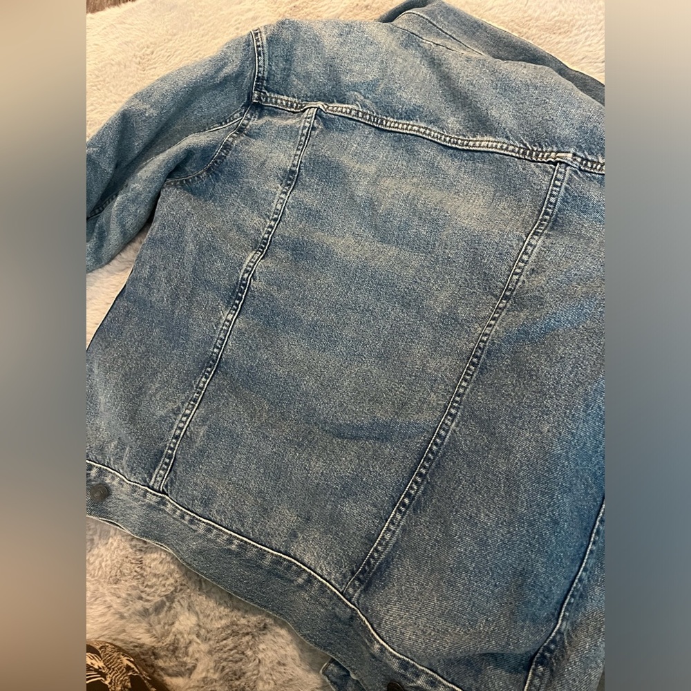 American Eagle Jean Jacket w Cozy Soft Inside - Picture 2 of 5